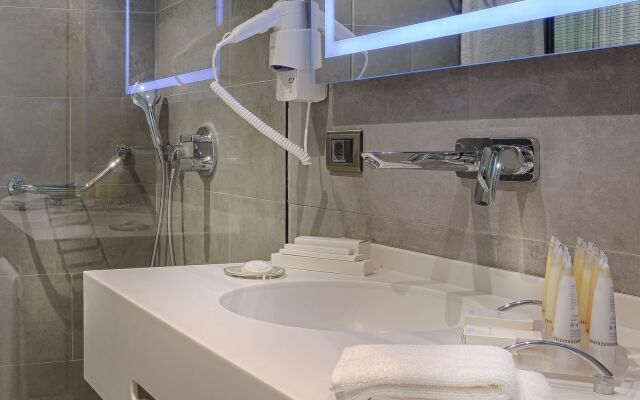 Tav Airport Hotel Izmir