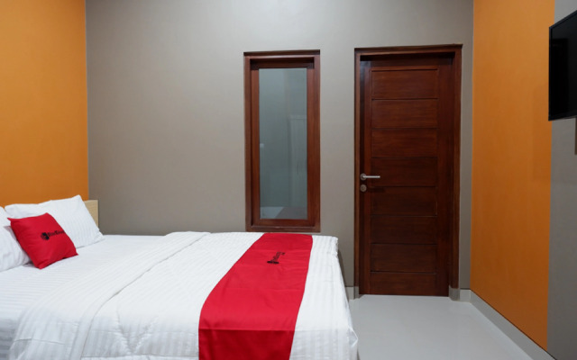 RedDoorz Syariah near Stasiun Tegal