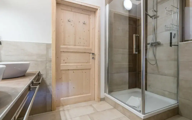 Attractive Chalet With Whirlpool