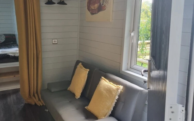 Glamping Hut - Riverview 3