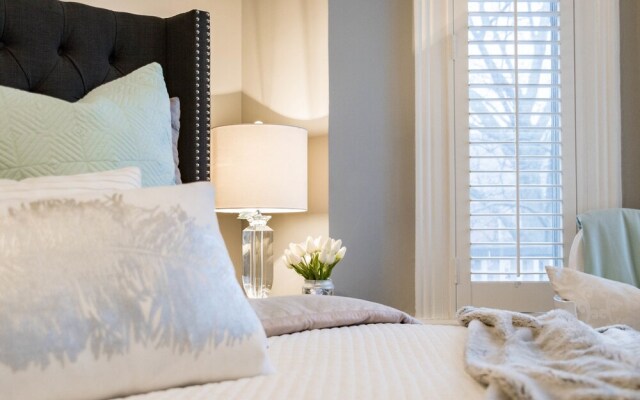 QuickStay - Chic & Modern Townhouse in Little Italy
