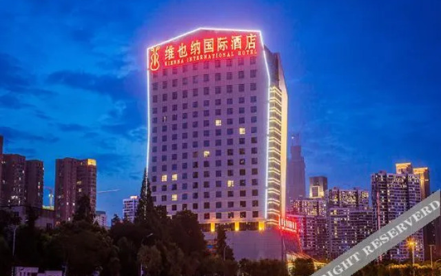 Vienna International Hotel (Wuhan Workers' Culture Palace Jiyuqiao Metro Station)