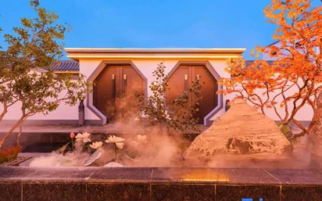 Under the White Clouds Inn