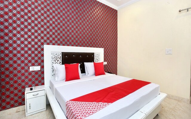 OYO 13102 Hotel Adarsh