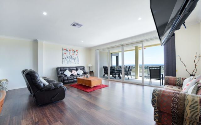The Oasis - 6 Turnberry Drive, Links Lady Bay
