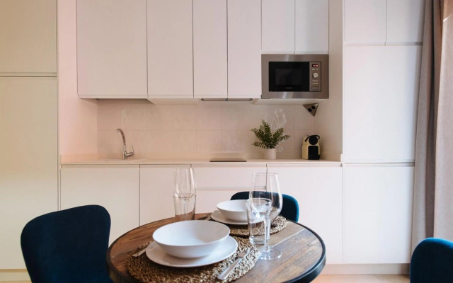 Chiqui and Vicente Bright Apartment