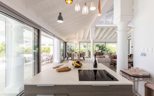 La Perla Classic- 1 BR Beachfront Luxury Villa — фото 4