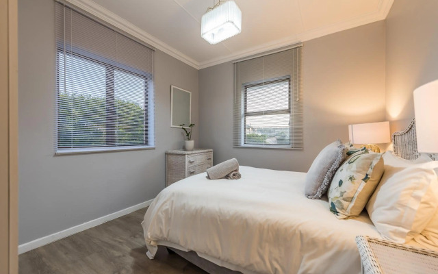 Beacon Wharf , George Hay 5 Seafront Accommodation