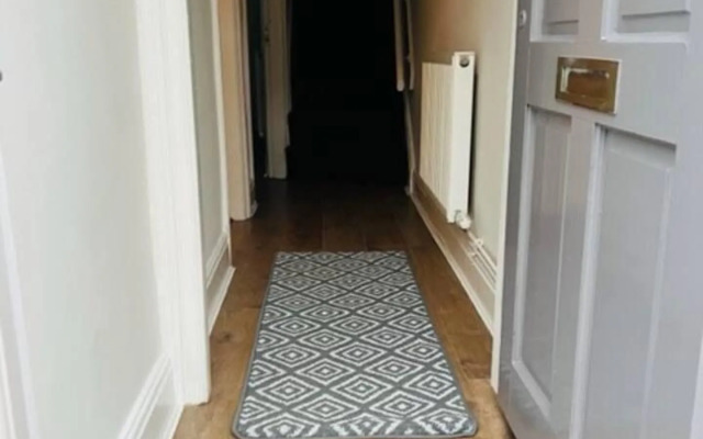 Inviting 3-bedroom Home in Liverpool With Parking