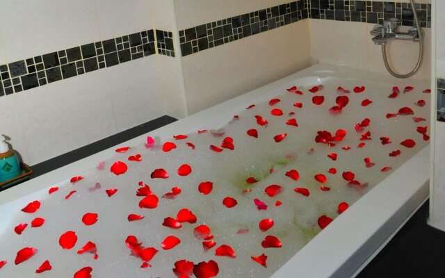 Add Plus Hotel & Spa