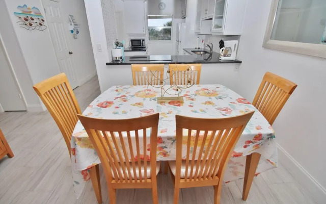 Sea Coast Gardens III 302