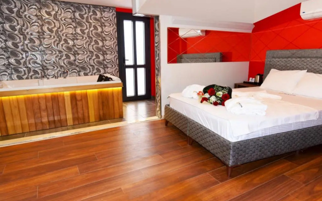 Renk Otel Karşıyaka