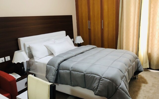 EZRA BOUTIQUE HOTEL by The Weekender