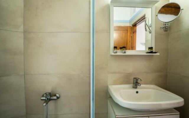 Molos Apartments