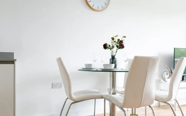 Skyvillion 2bed Enfield Flat W Balcony - Parking