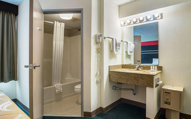Quality Suites Atlanta Airport East