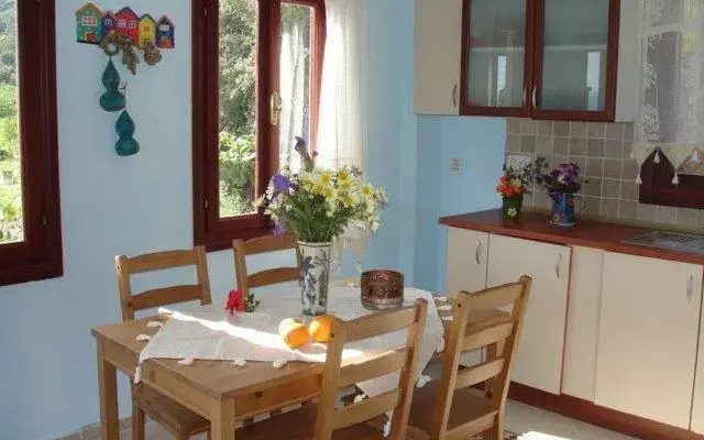 Avlana House