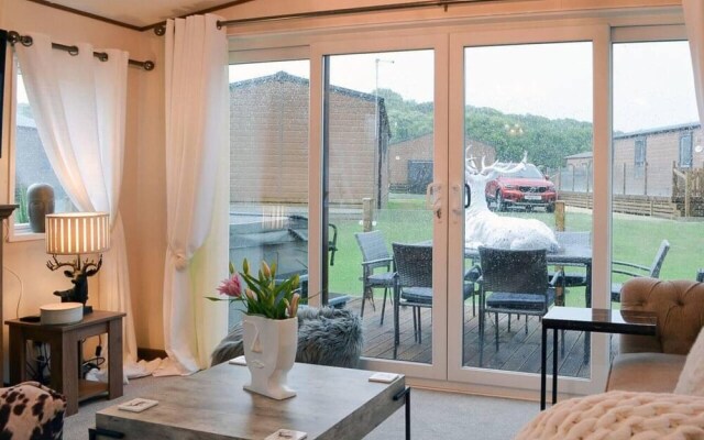 Luxury Boutique Style Lodge With hot tub