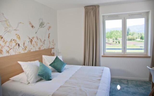 Shana Hotel & Residence