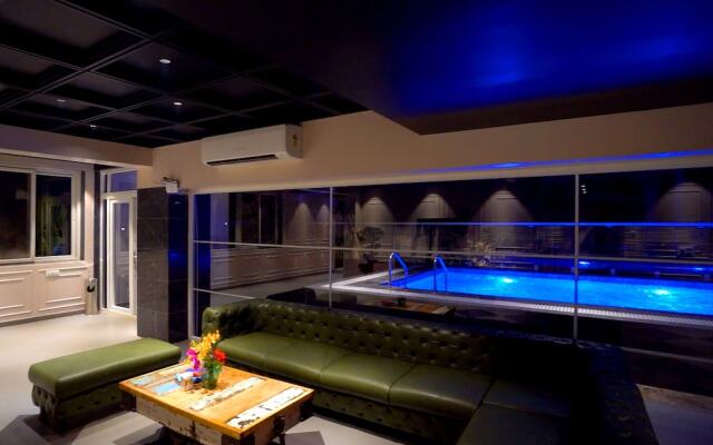 Red Door Villa by Shiloh Stays Igatpuri