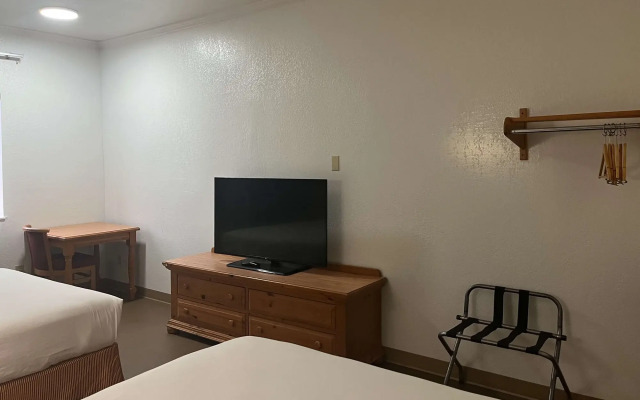 Motel 6 Portland, IN