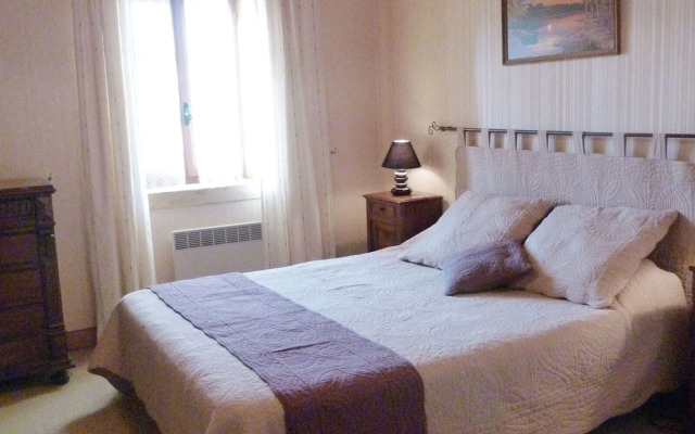 Chic Holiday Home in Siorac-en-perigord With