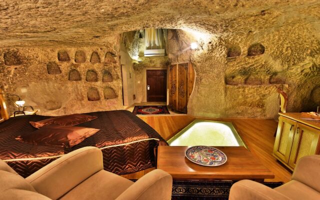 Harman Cave Hotel