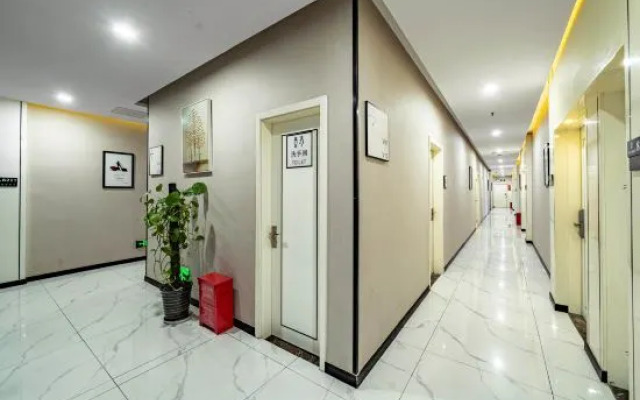 Mouvey·M Hotel (Shanghai Hongqiao International Airport Hangzhong Road Subway Station Branch)