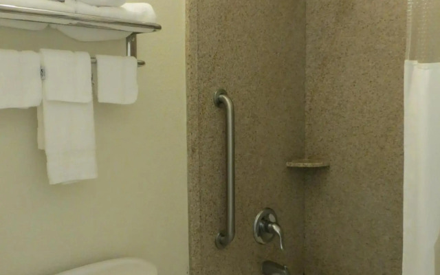 Rodeway Inn & Suites Fort Jackson