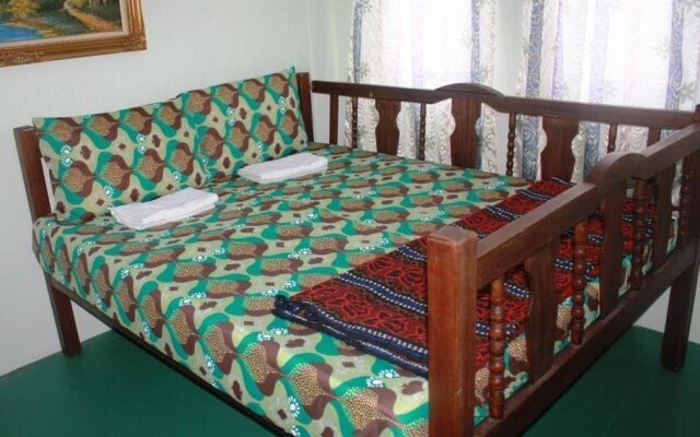 Raymond's Boutique Travelers Home - Hostel