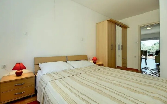 Awesome Home in Umag With 2 Bedrooms
