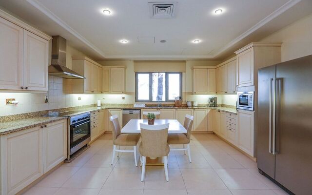 Kennedy Towers - Signature Frond L