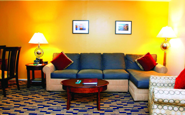 Suites At Fishermans Wharf