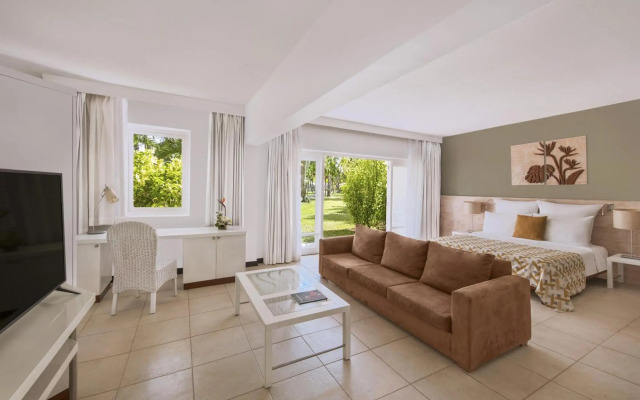Victoria Beachcomber Resort & Spa