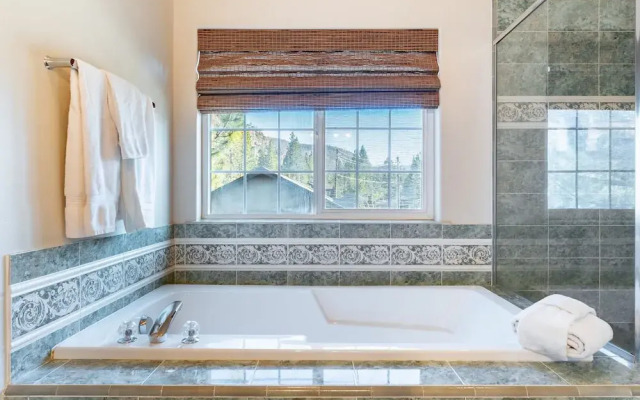 Blitzen by Avantstay Pet-friendly Tahoe Retreat