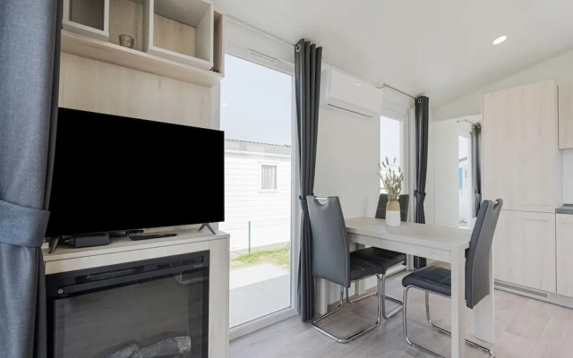 Modern Mobile Home in Middelkerke With Garden