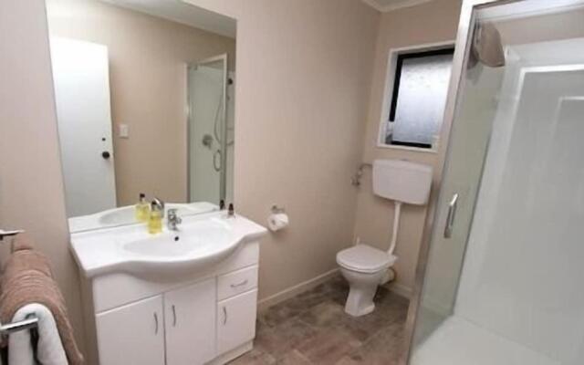 Commodore Motor Lodge