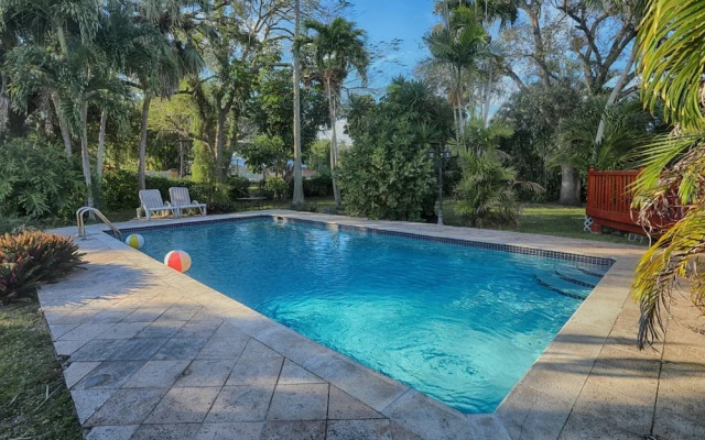 Spacious & Conveniently Located Miami Airport Home