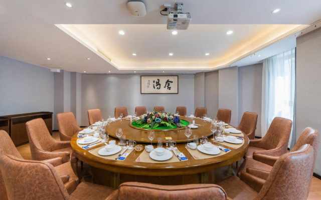 GEM Hotel Luoyang Longmen High Speed Railway Station Univerisity Town
