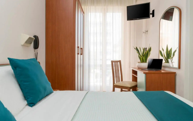 Hotel Tres Jolie