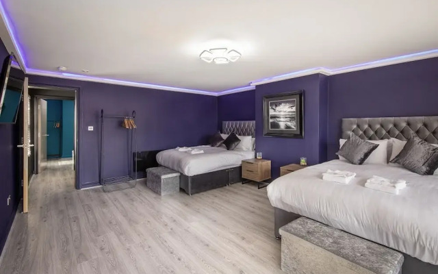 Town View Apartment by Sasco