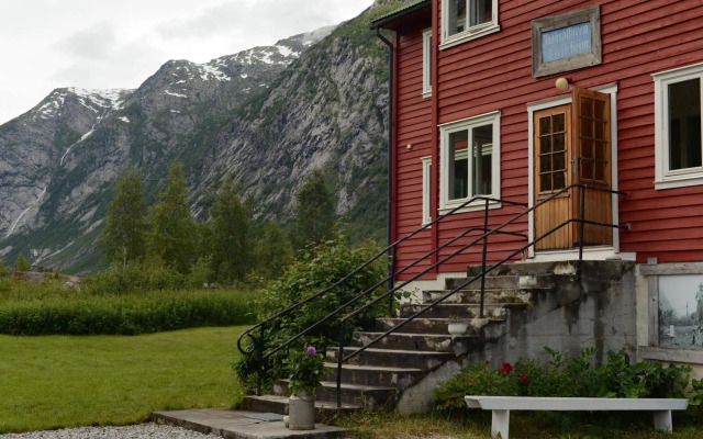 Nigardsbreen Lodge