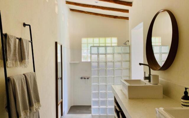 Casa Bahia Sur - Luxury Ocean View 3 Bedroom Home