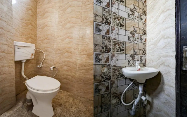 OYO Flagship 80608 Hotel Relax Inn