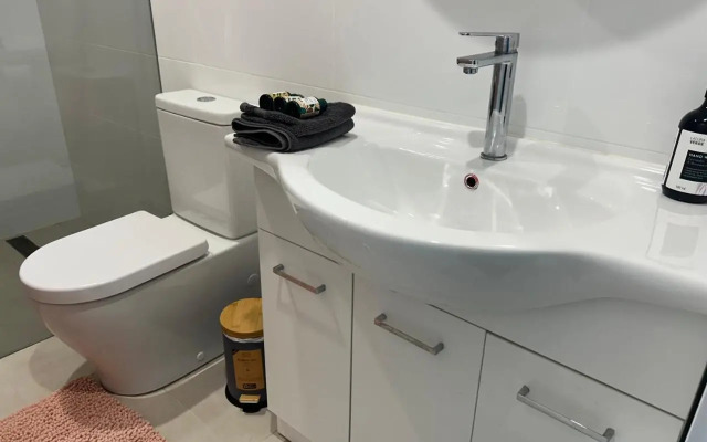 Bushland setting close to Sydney CBD- stand alone apartment
