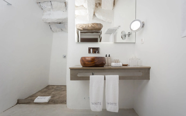 White Exclusive Suite & Villas