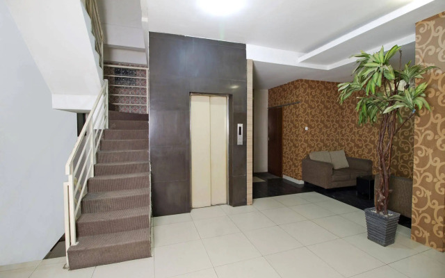 RedDoorz near Hayam Wuruk Plaza