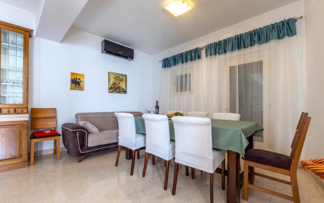 Amazing Home in Podstrana With Wifi and 4 Bedrooms