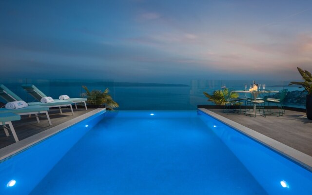 Luxury Villa Riva with Infinity Pool