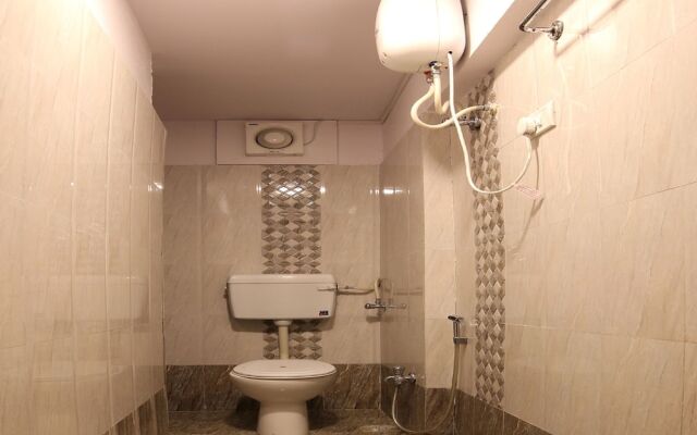 OYO 15211 Hotel Midas